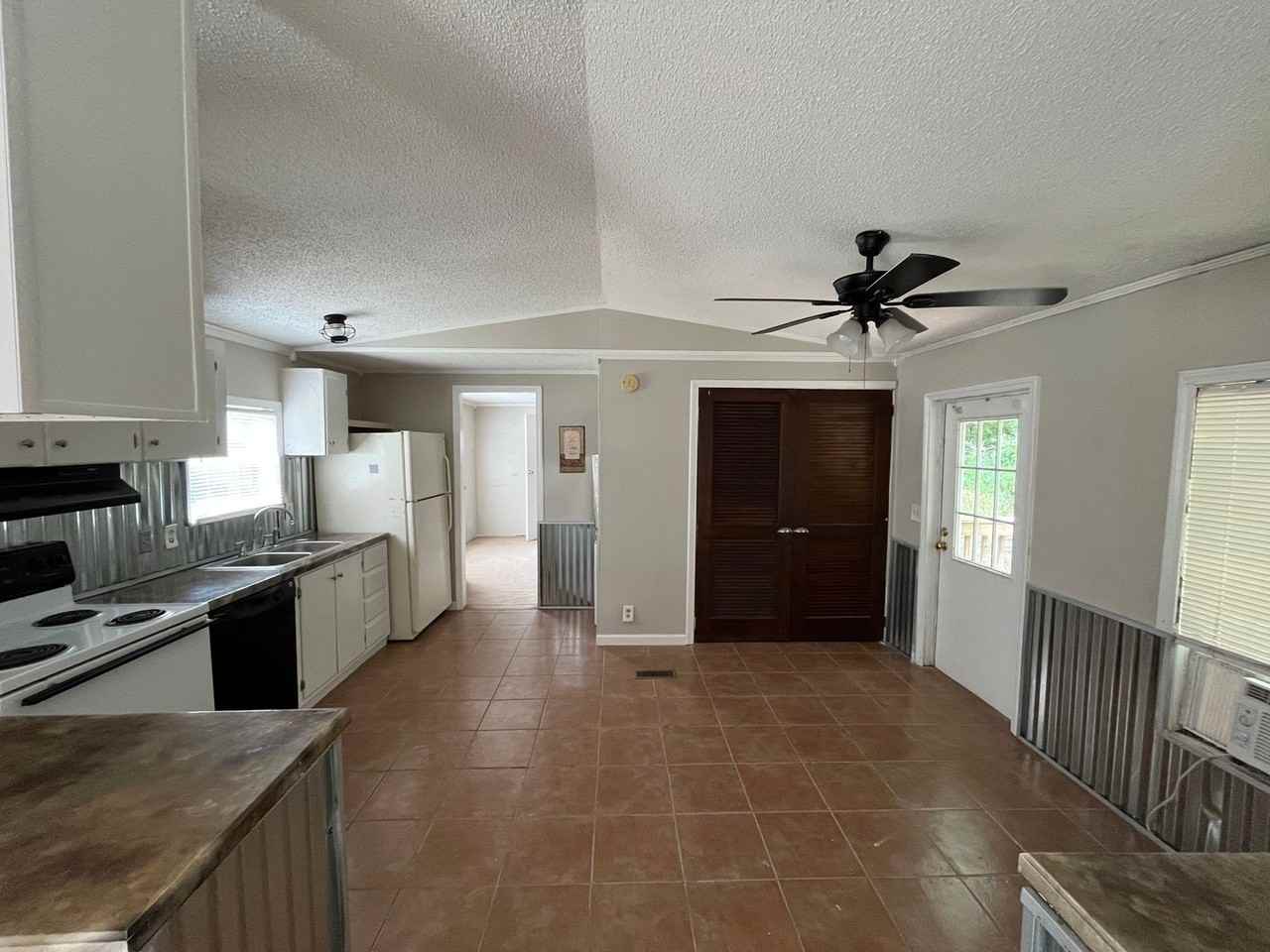 201 Benton Ln - Photo 4 of 10