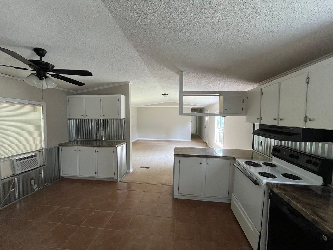 201 Benton Ln - Photo 5 of 10