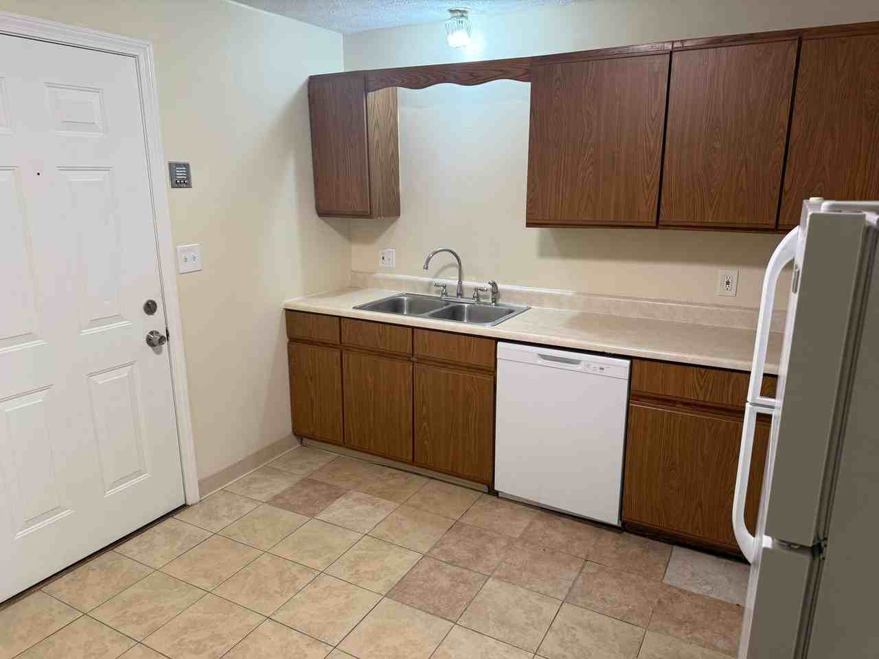 106 Granite St - Photo 2 of 12