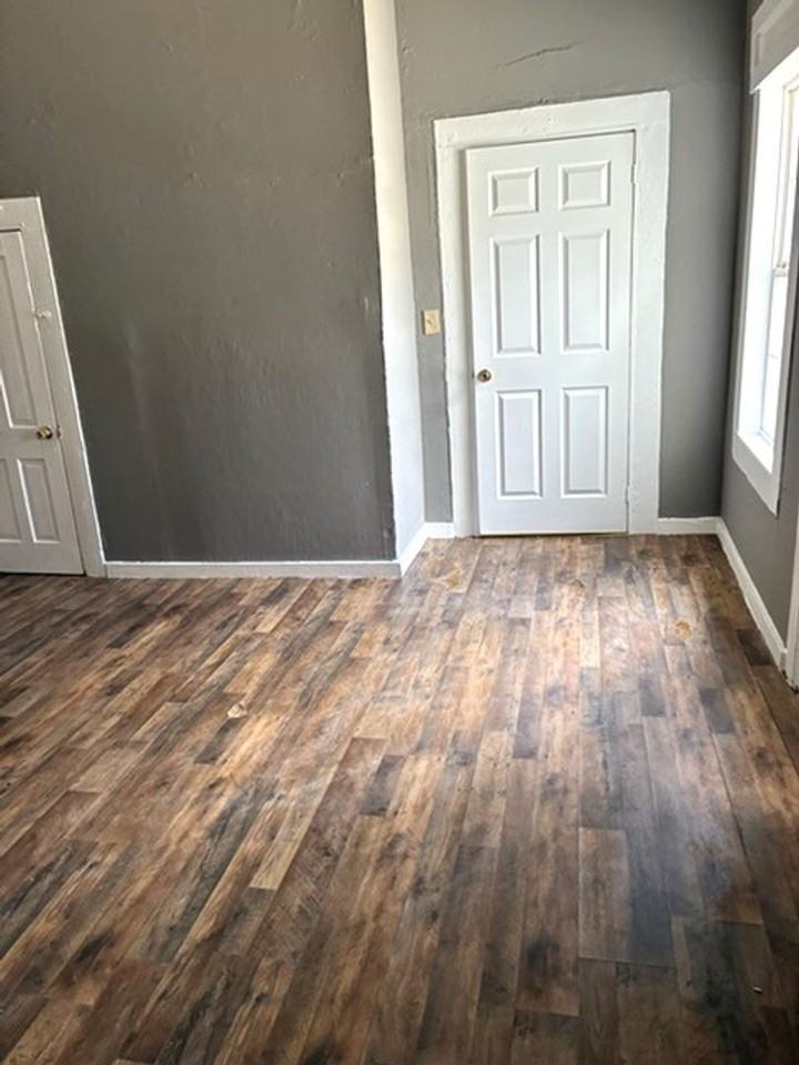 339 28th St - Photo 3 of 6