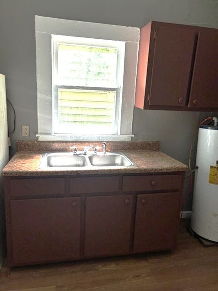 339 28th St - Photo 4 of 6