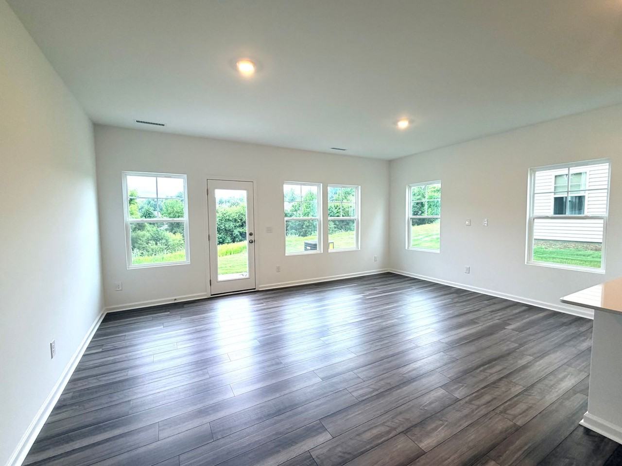 501 Fran Dr - Photo 2 of 10