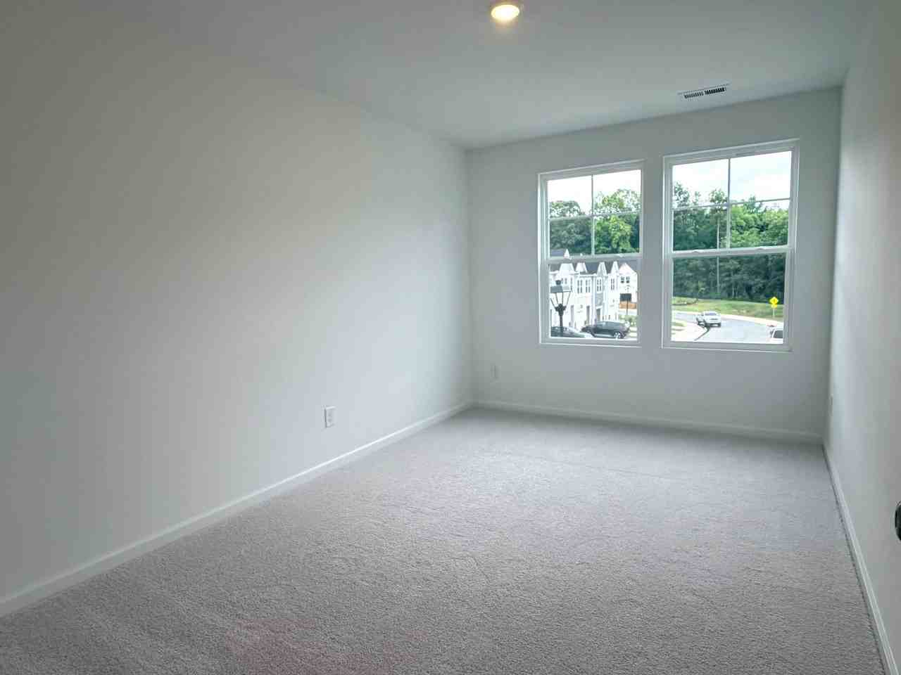 501 Fran Dr - Photo 6 of 10