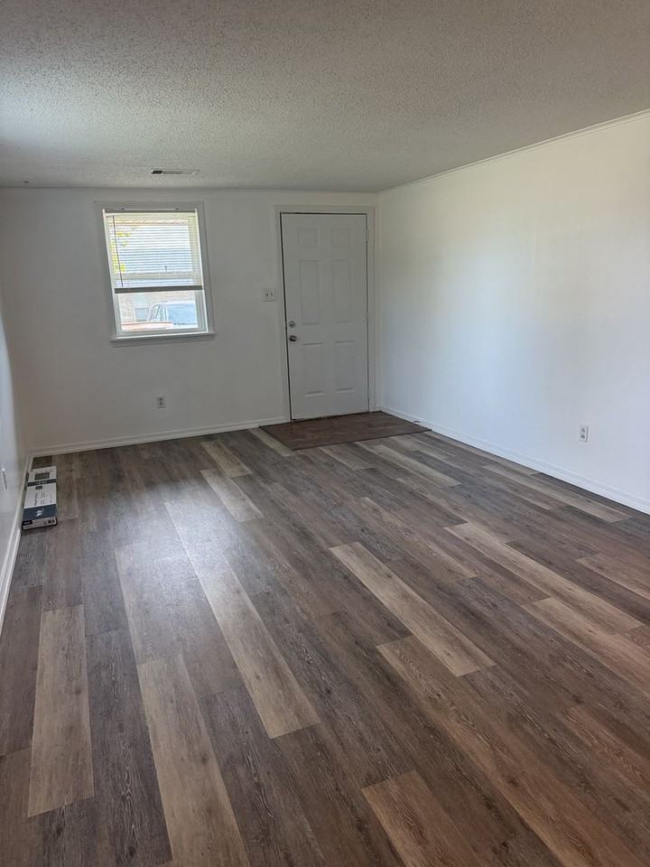 821 Darrin Dr - Photo 3 of 8
