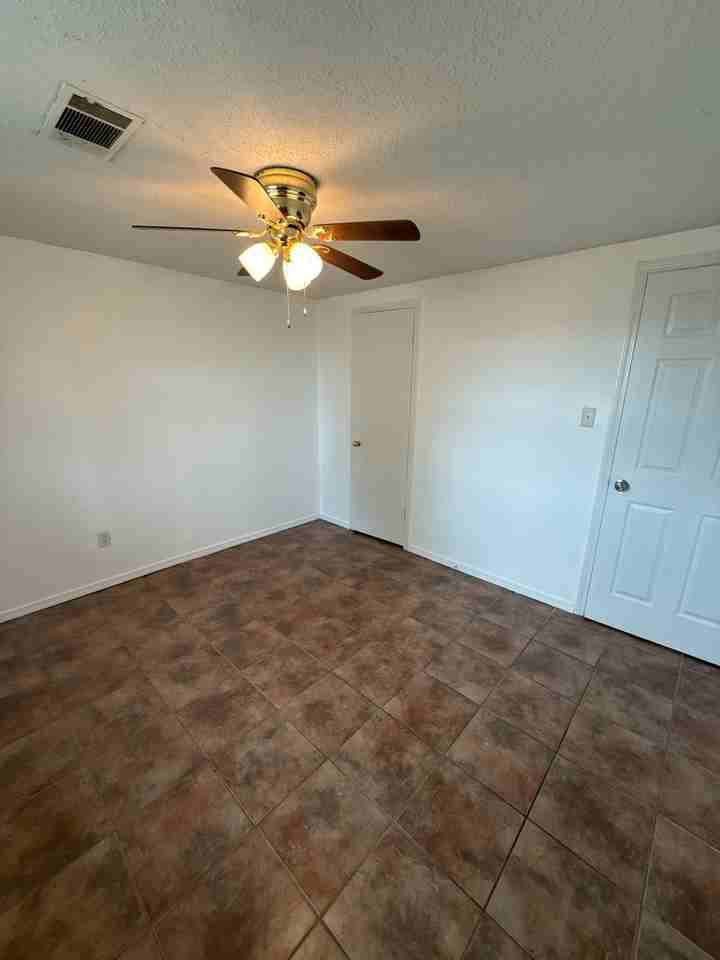 821 Darrin Dr - Photo 6 of 8