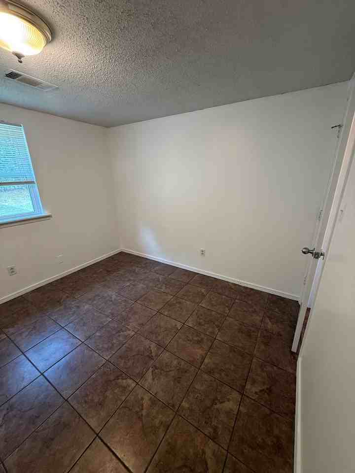 821 Darrin Dr - Photo 7 of 8