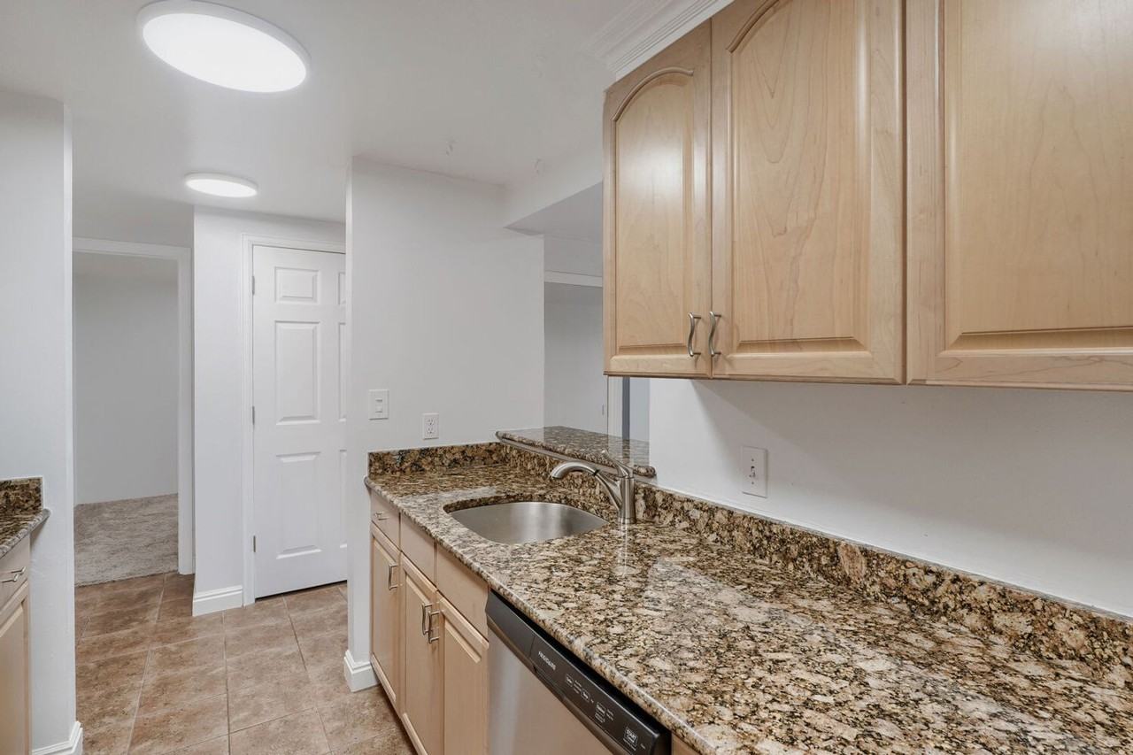 800 N Pearl St #709 - Photo 4 of 19