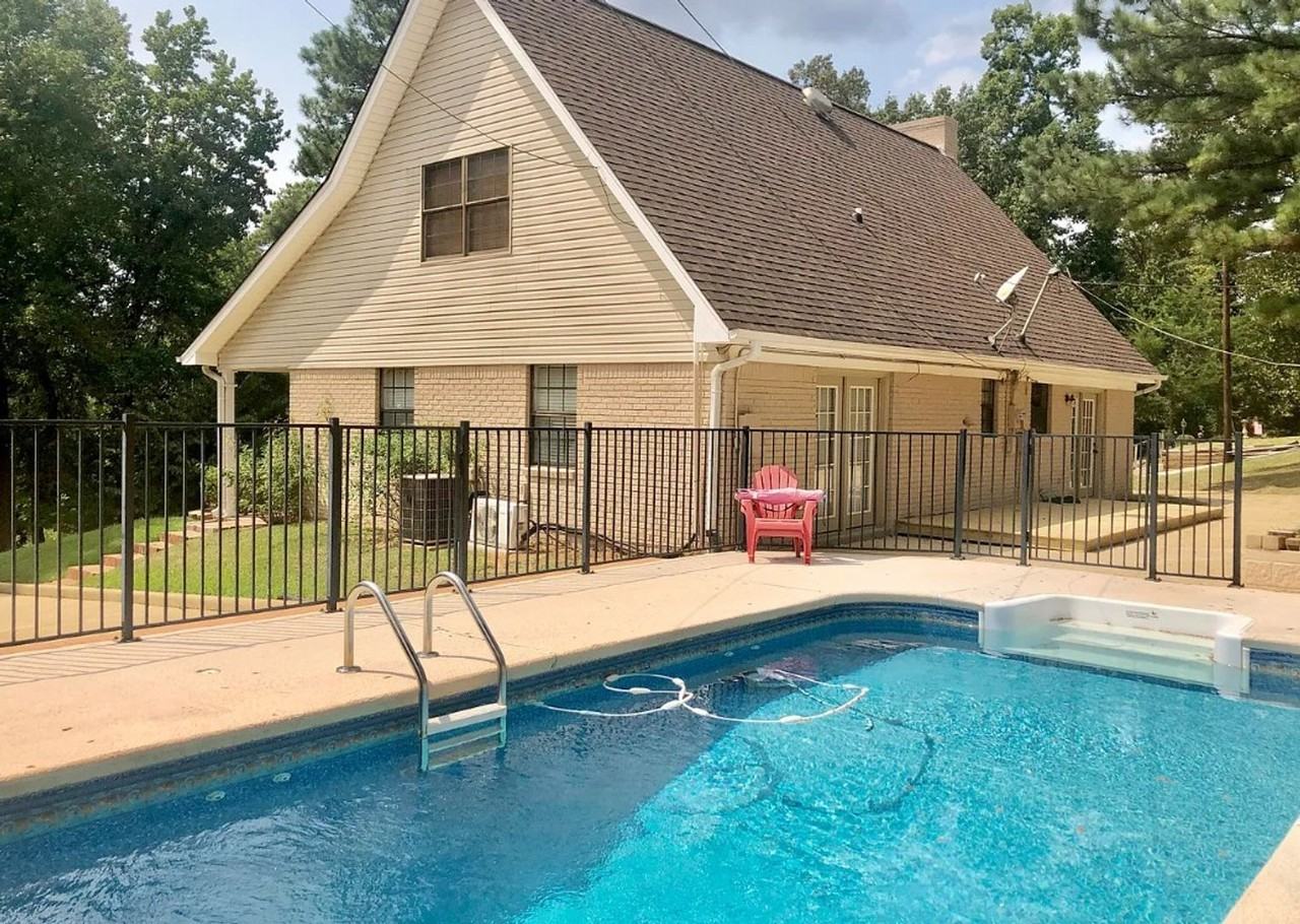 2206 Bluecutt Rd - Photo 2 of 10