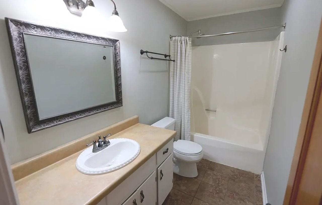 2206 Bluecutt Rd - Photo 5 of 10