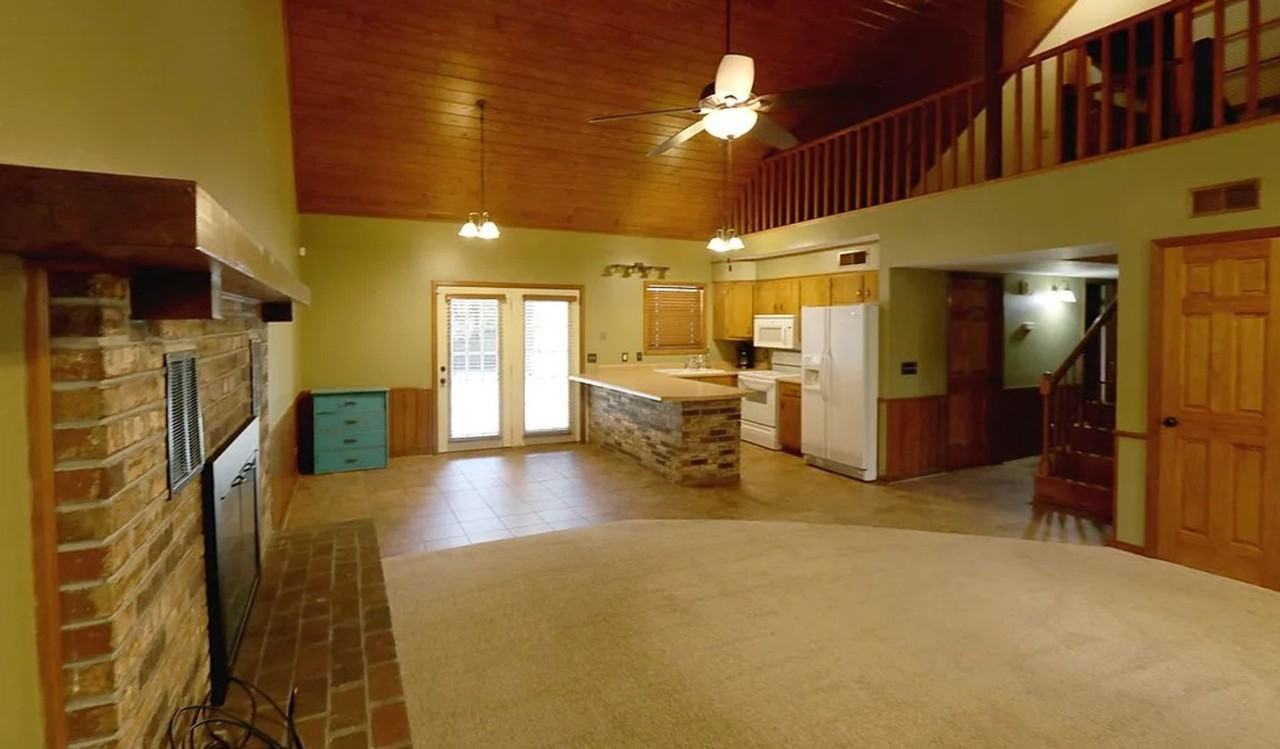 2206 Bluecutt Rd - Photo 7 of 10