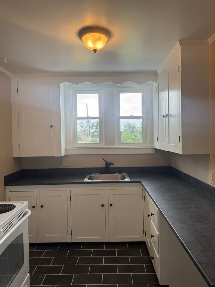 907 Walnut St - Photo 7 of 11