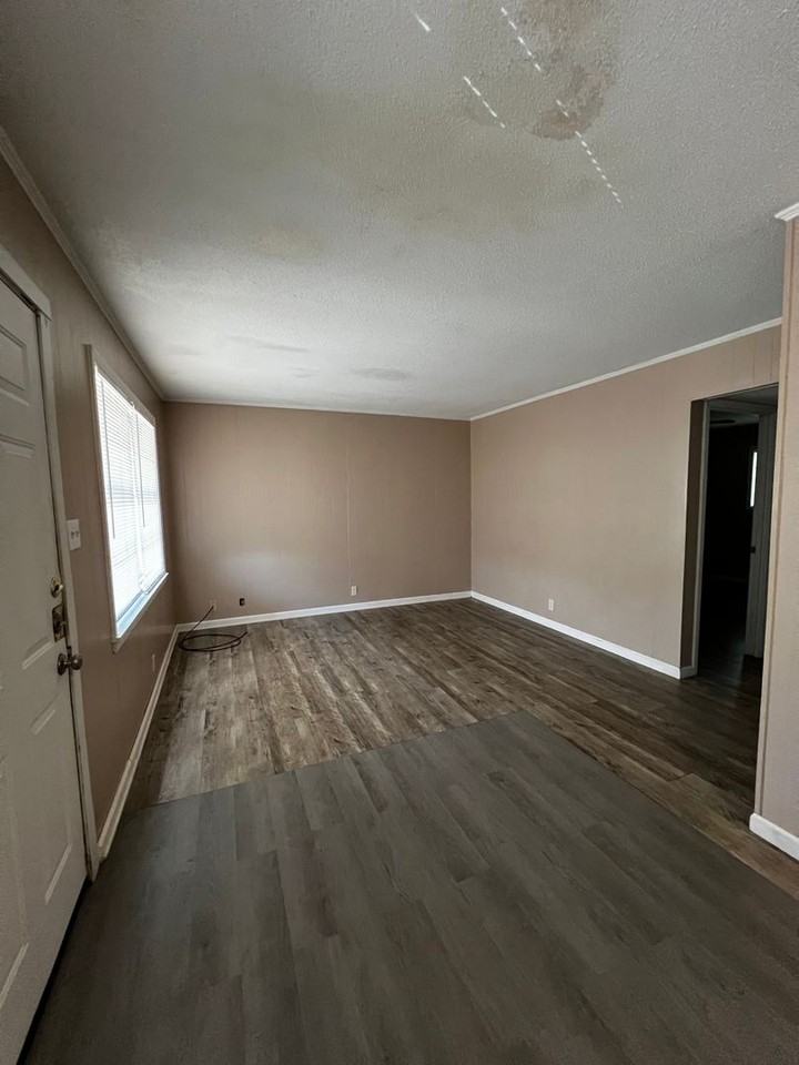 302 Houston St - Photo 2 of 13
