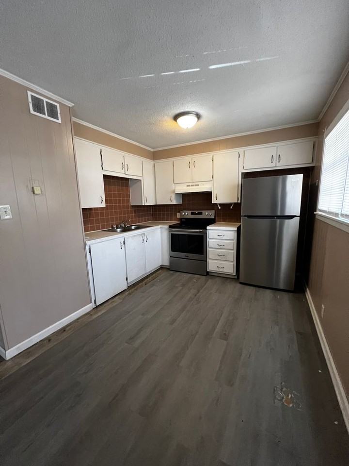 302 Houston St - Photo 3 of 13