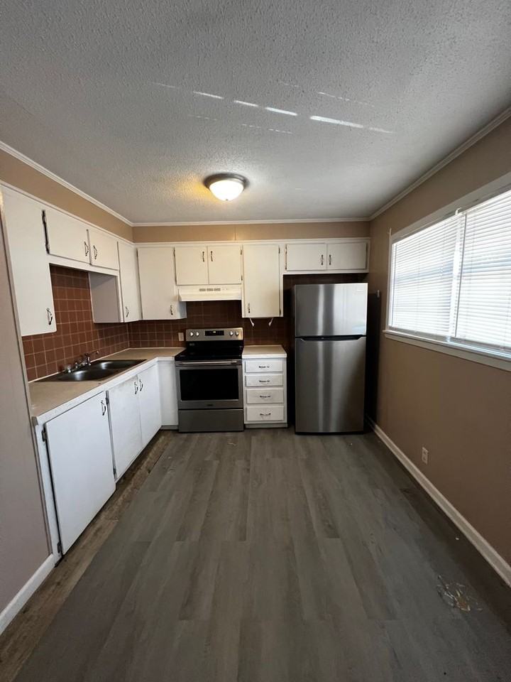 302 Houston St - Photo 4 of 13
