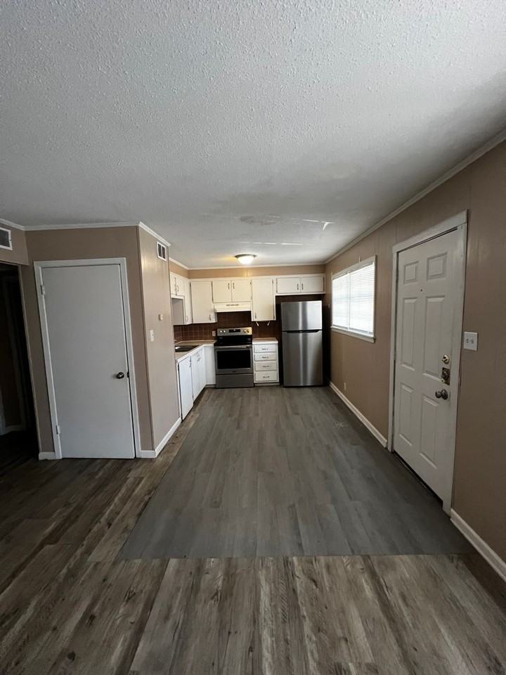 302 Houston St - Photo 5 of 13