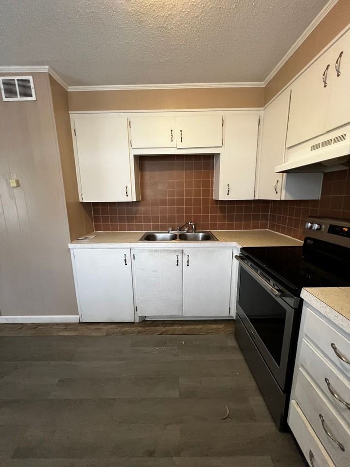 302 Houston St - Photo 6 of 13