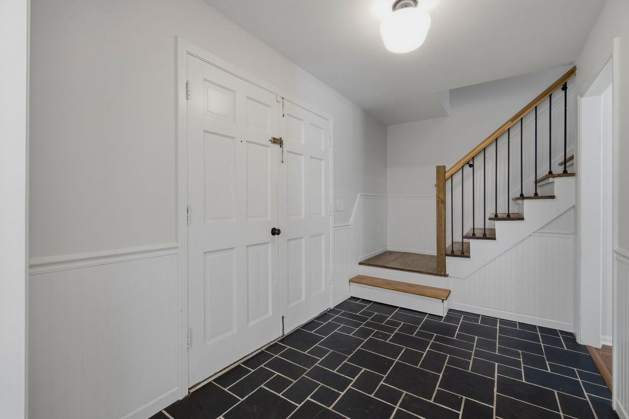 1303 General Mcarthur Dr - Photo 4 of 40