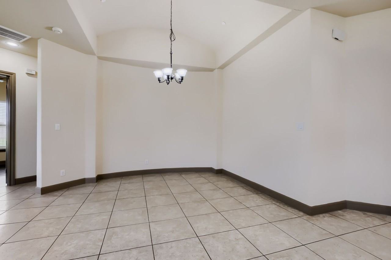 5923 Dewdrop Ln - Photo 7 of 29