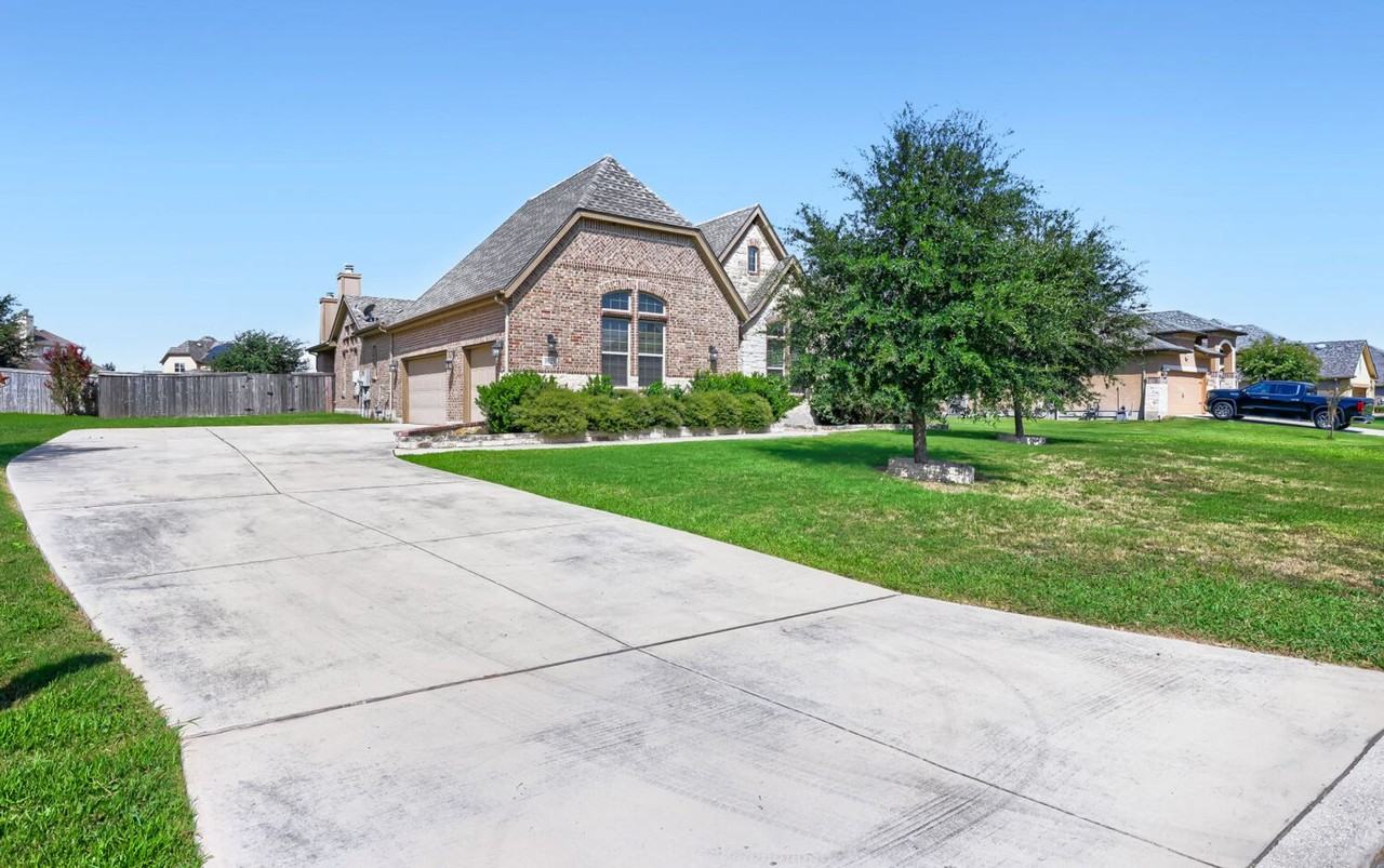 5923 Dewdrop Ln - Photo 3 of 29