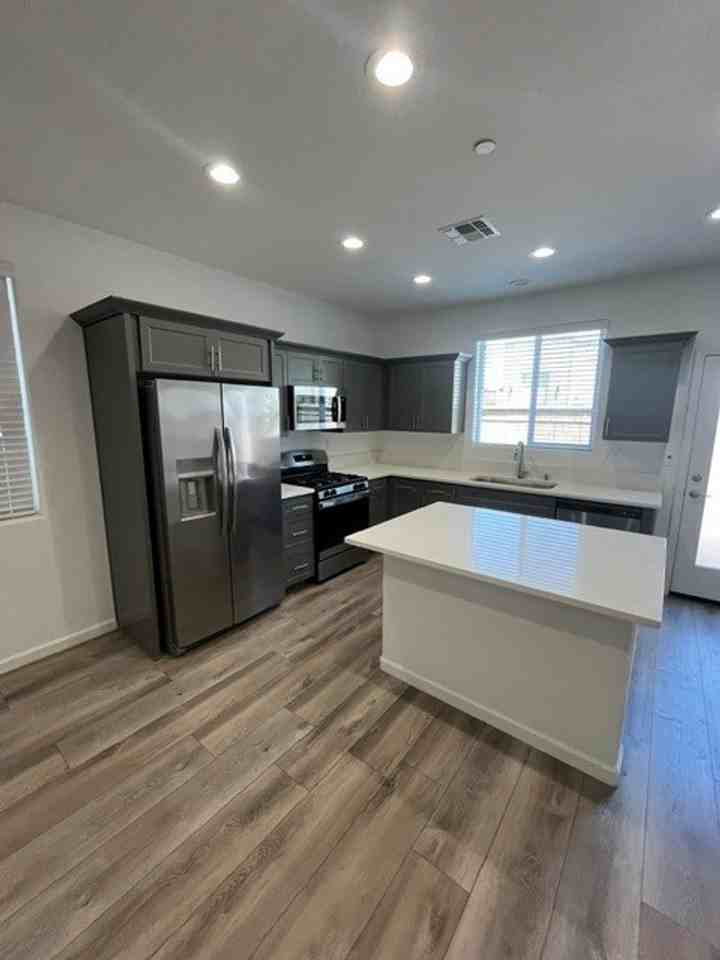3008 N Creekside St - Photo 4 of 22
