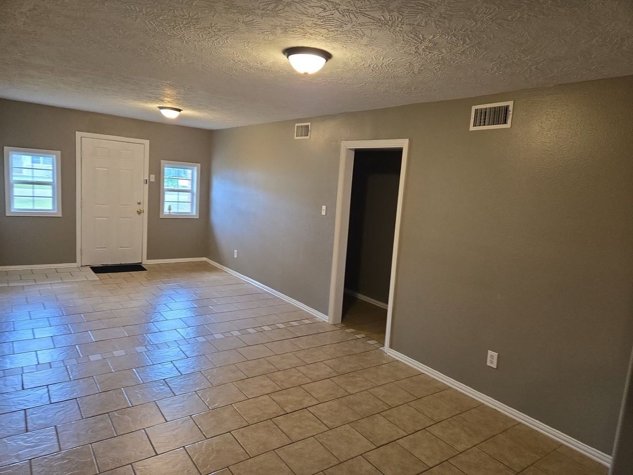 5140 Minnie St - Photo 2 of 18