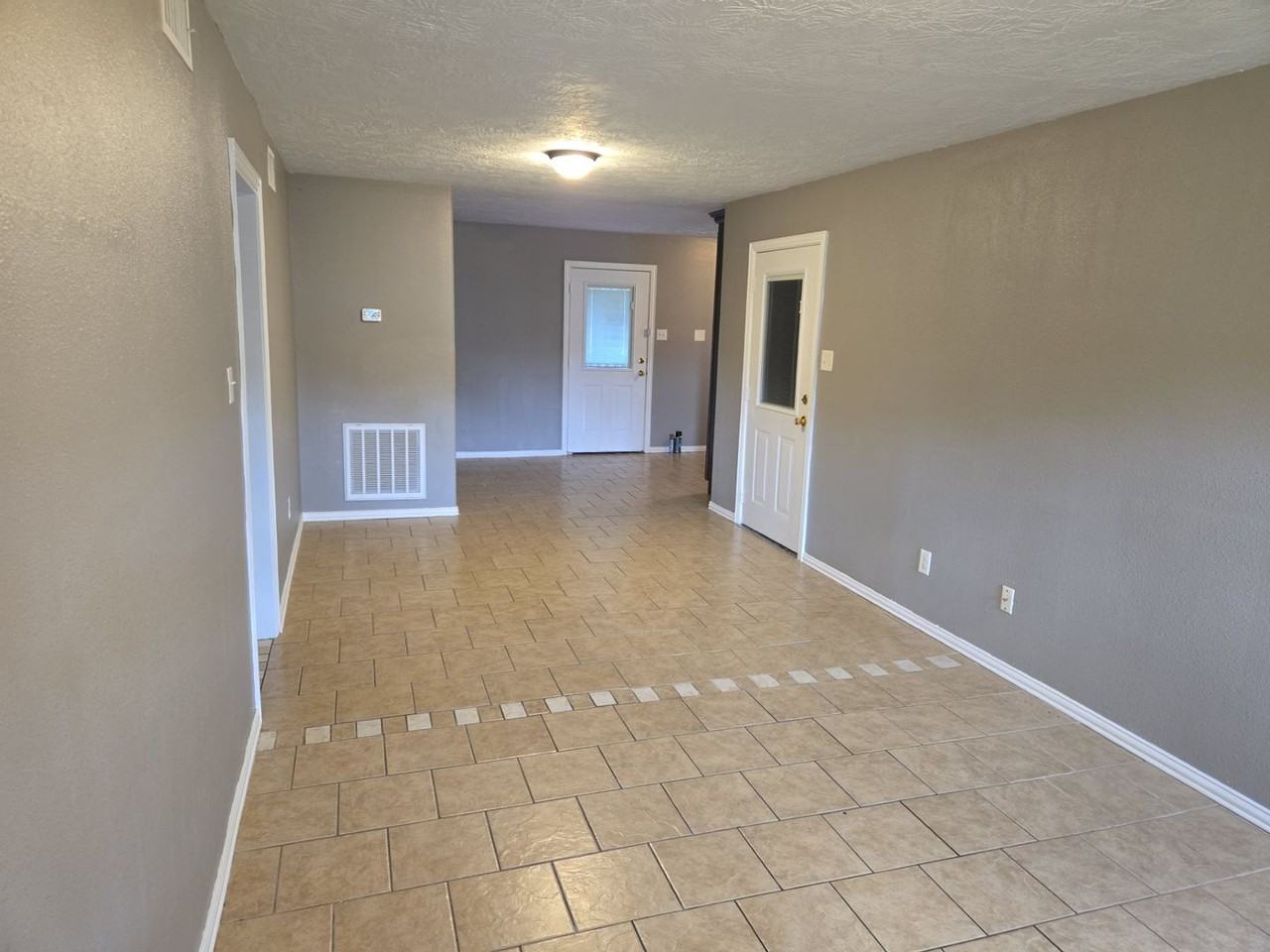 5140 Minnie St - Photo 3 of 18