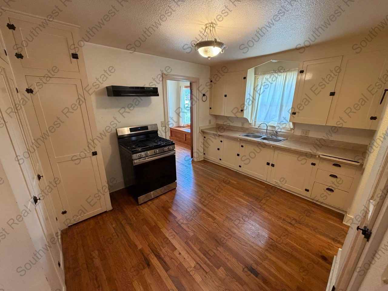 1620 Gidding St - Photo 2 of 14