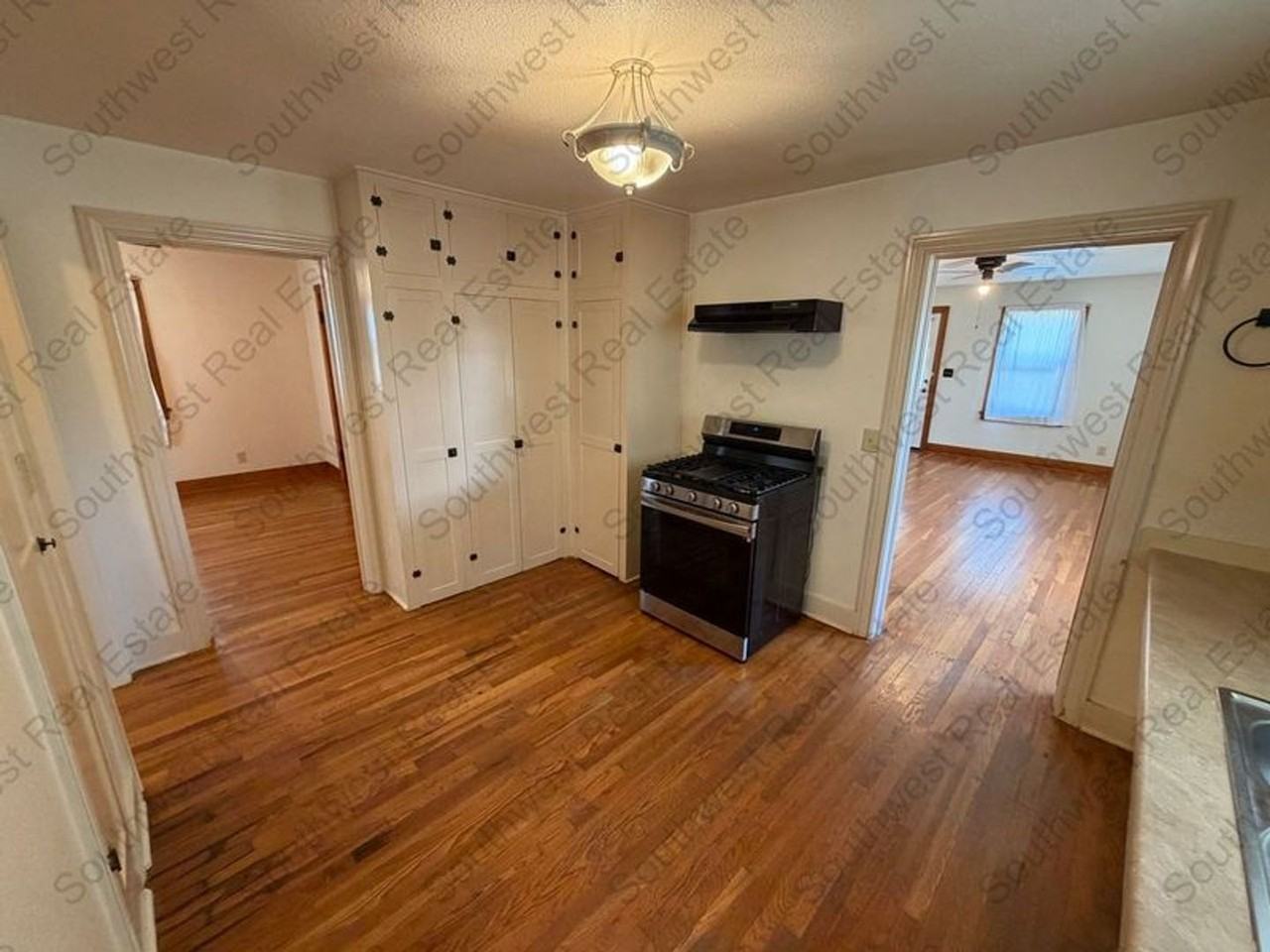 1620 Gidding St - Photo 3 of 14