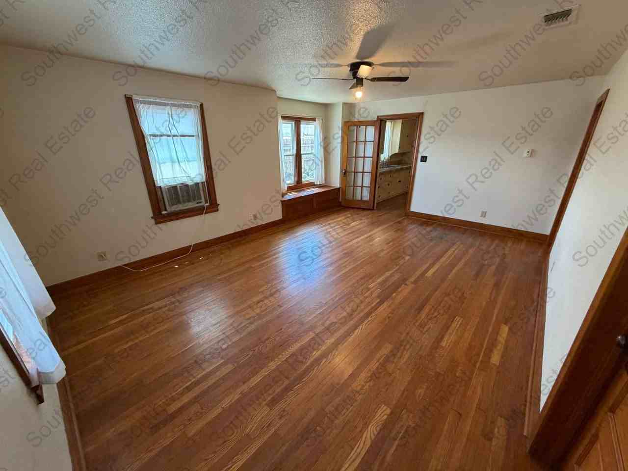 1620 Gidding St - Photo 5 of 14