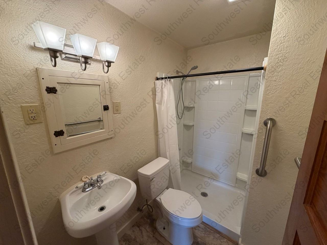 1620 Gidding St - Photo 6 of 14