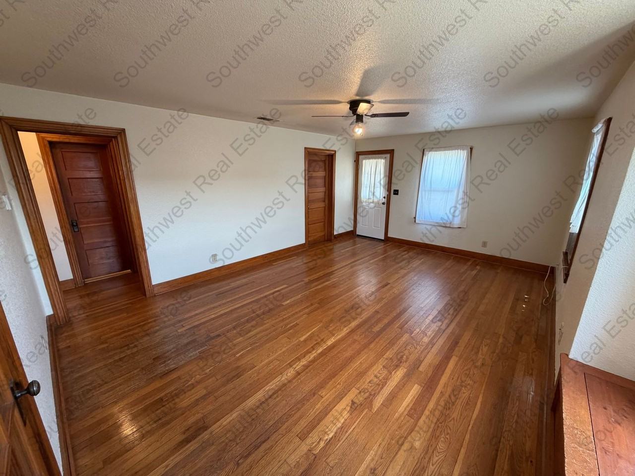 1620 Gidding St - Photo 7 of 14