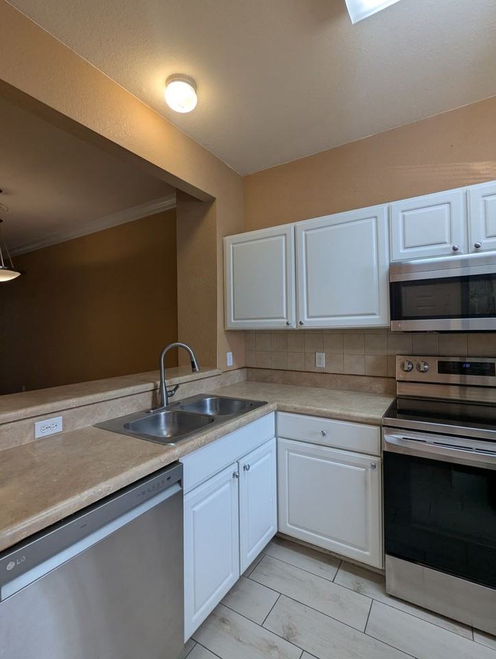 4872 Nw 42nd Rd #103 - Photo 7 of 48