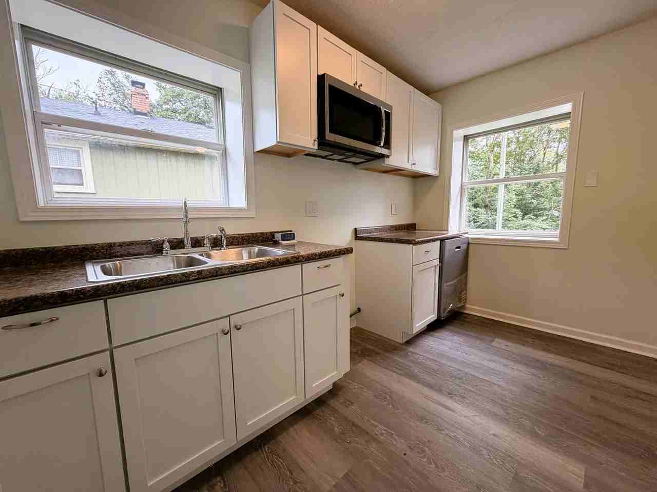 829 Capitol Blvd - Photo 3 of 32