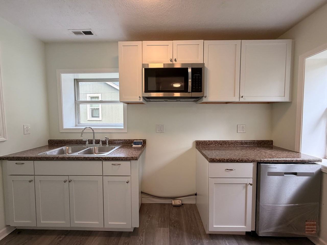 829 Capitol Blvd - Photo 6 of 32