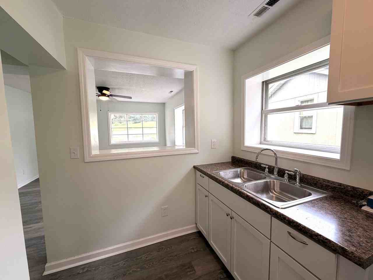 829 Capitol Blvd - Photo 7 of 32