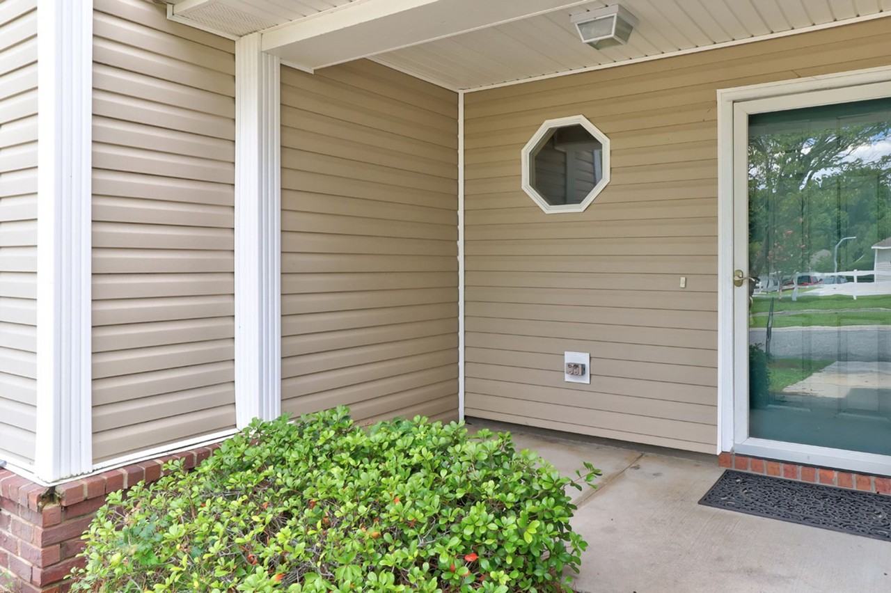 1014 Towne Park Dr - Photo 2 of 23