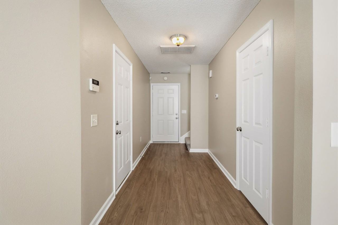 1014 Towne Park Dr - Photo 3 of 23