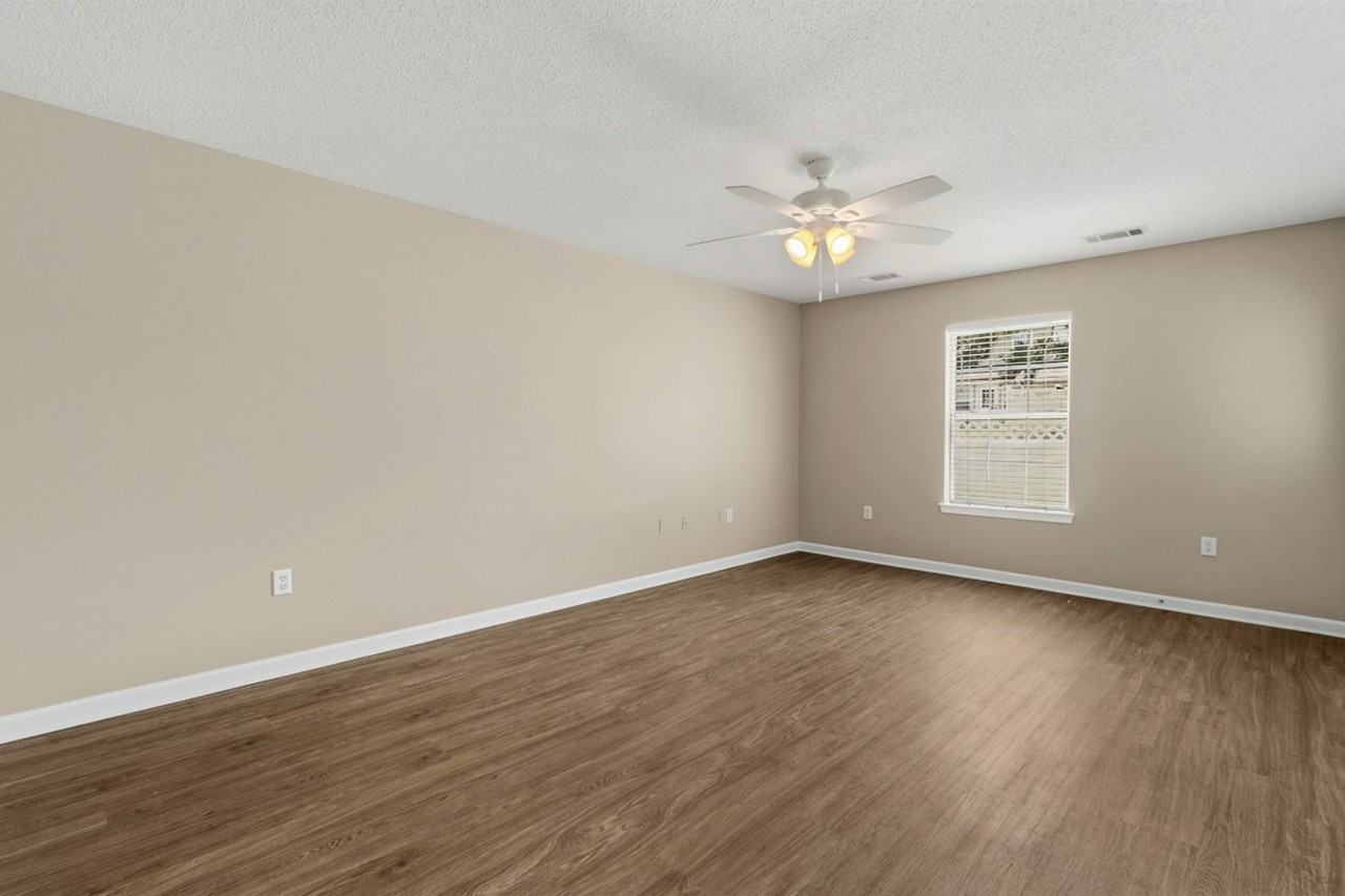 1014 Towne Park Dr - Photo 4 of 23