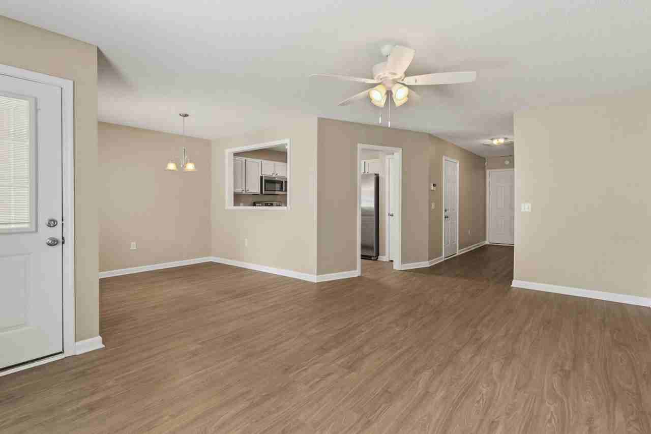 1014 Towne Park Dr - Photo 5 of 23