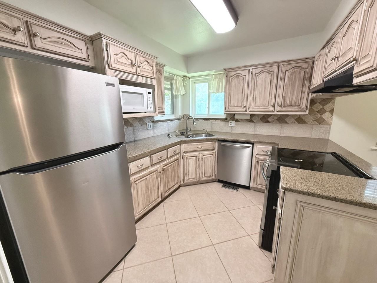 3724 Nw 64th St - Photo 3 of 15