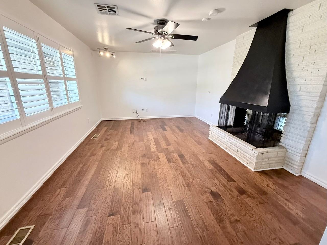 3724 Nw 64th St - Photo 4 of 15