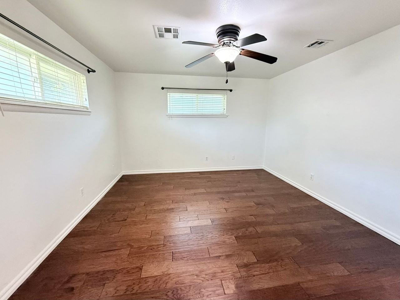 3724 Nw 64th St - Photo 5 of 15