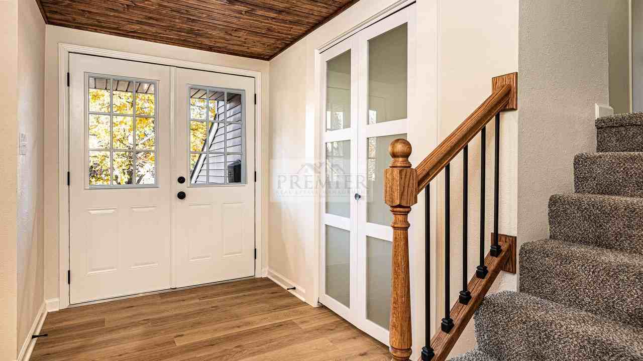 9841 Melrose St - Photo 5 of 20