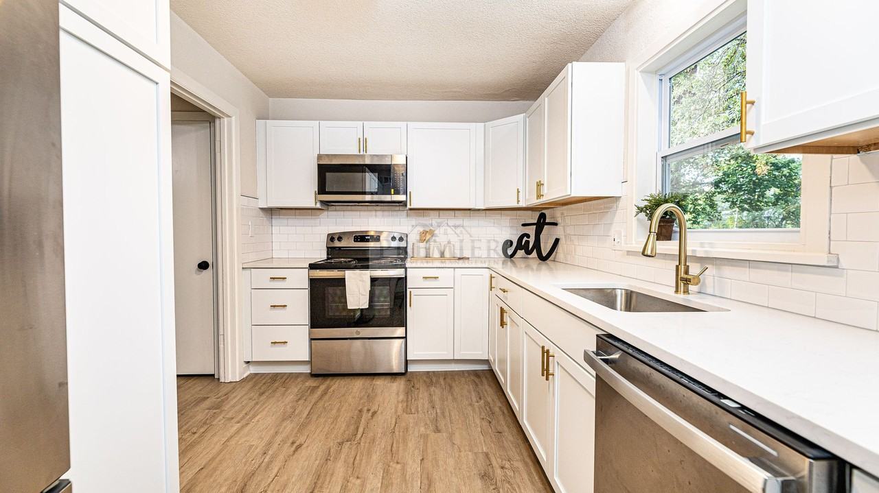 8340 Riggs St - Photo 6 of 19