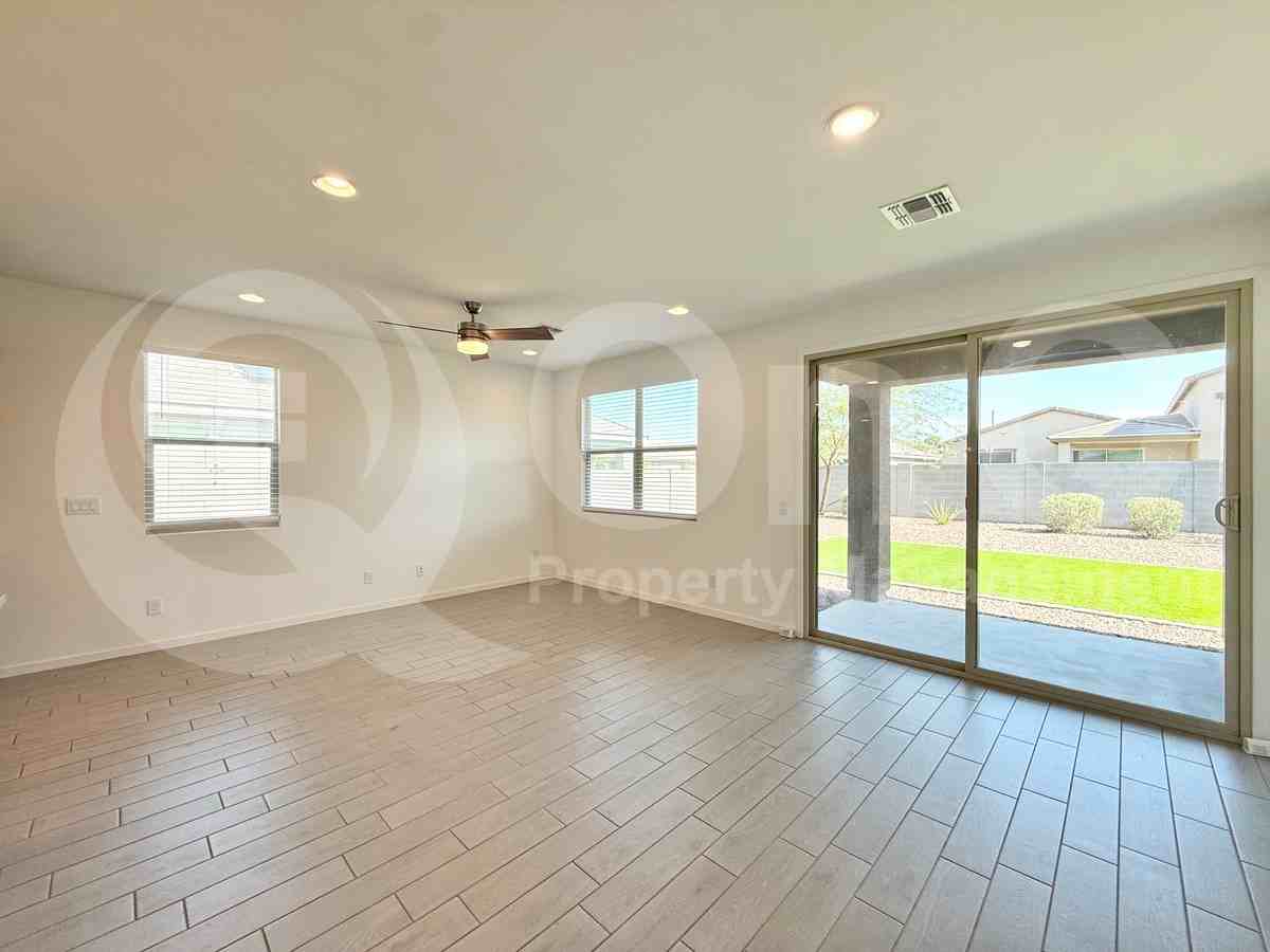 17679 W Pinnacle Vista Dr - Photo 3 of 19
