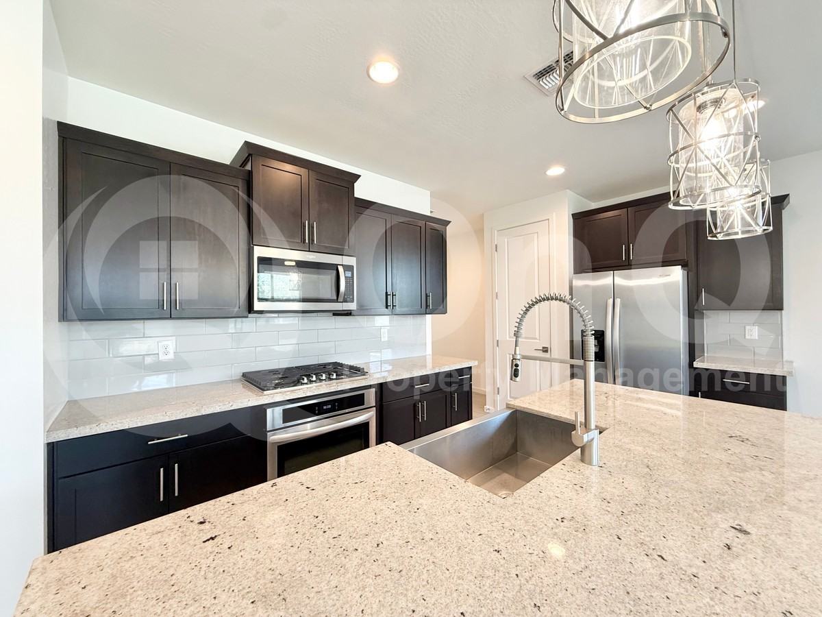 17679 W Pinnacle Vista Dr - Photo 6 of 19