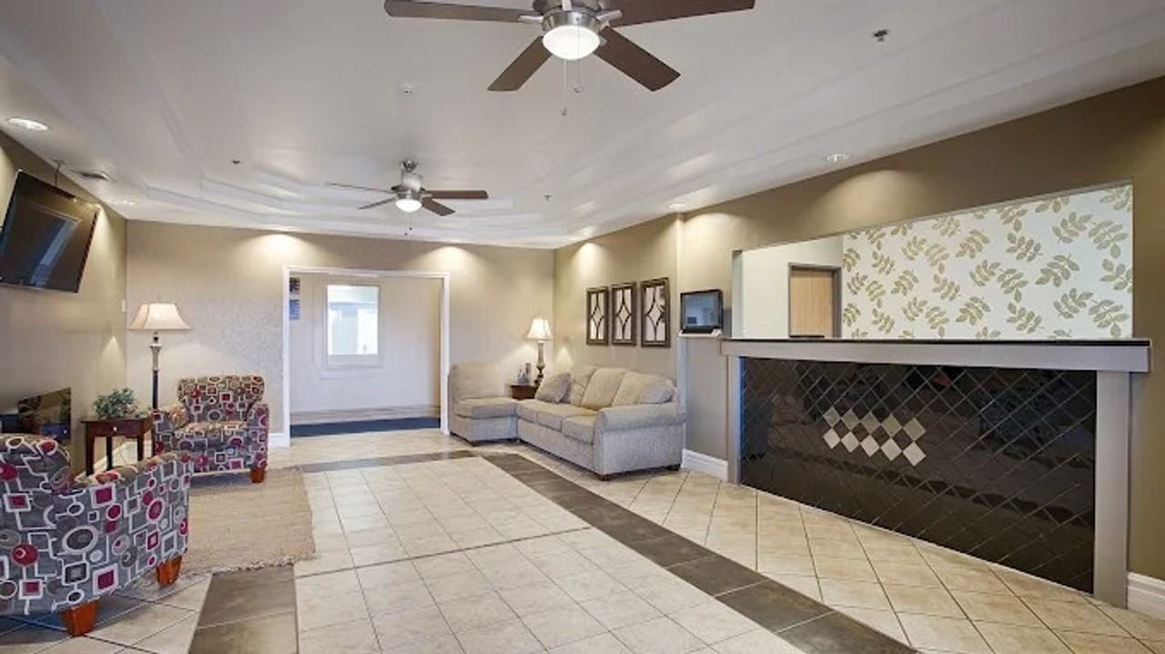 700 700 SW Fairlawn Rd. - Best Western RM 217 - Photo 2 of 35