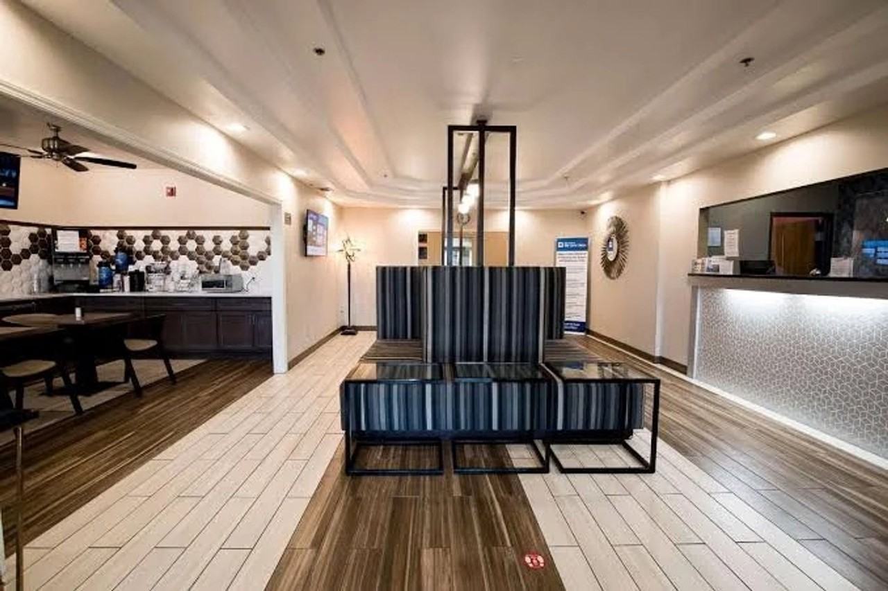 700 700 SW Fairlawn Rd. - Best Western RM 217 - Photo 3 of 35