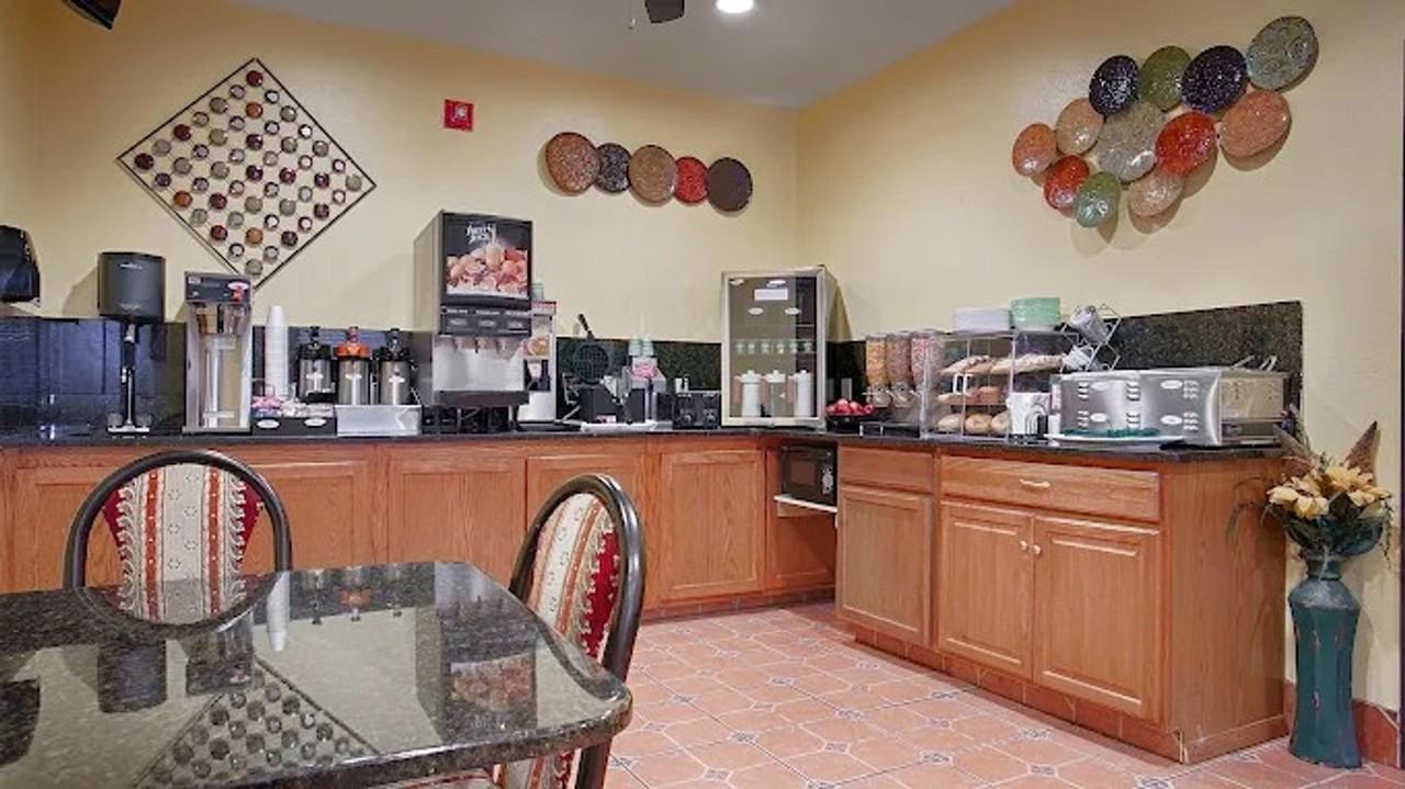 700 700 SW Fairlawn Rd. - Best Western RM 217 - Photo 7 of 35
