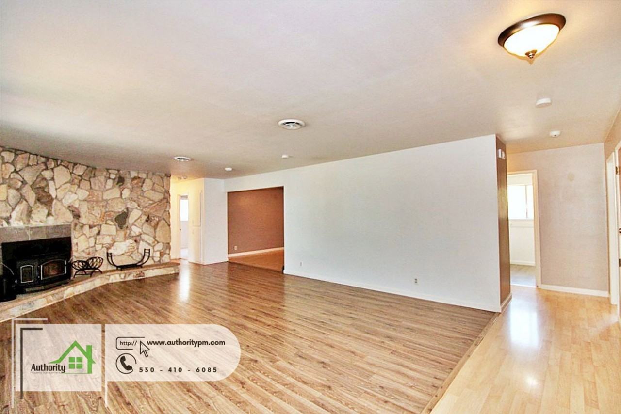 4548 Pensacola St - Photo 6 of 28